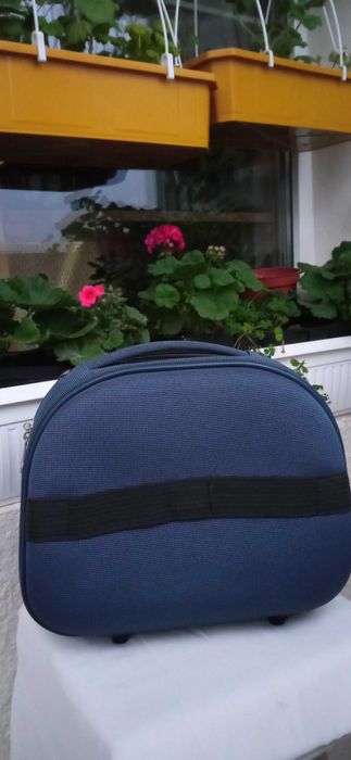 Сумка на ручку валізи