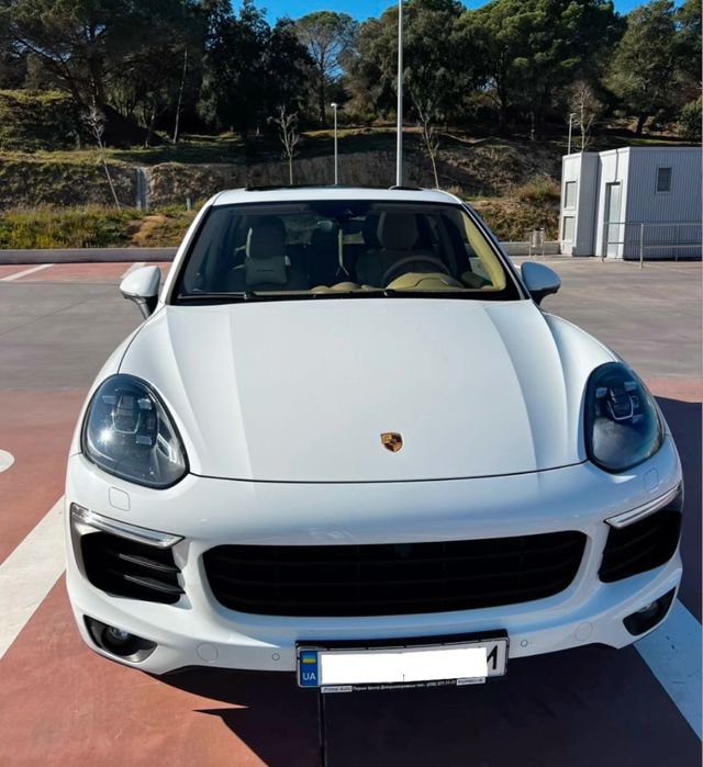 Продам  Porsche CAYENNE  2016 год