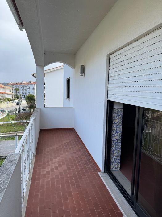 Arrenda-se 1.º andar e sótão em Pombal (Urb. D.ª Inês)