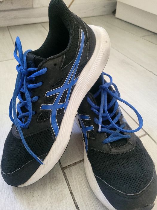 кросівки Asics  р.39,5