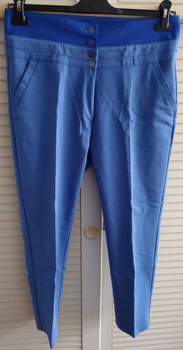 Niebieskie spodnie z wysokim stanem