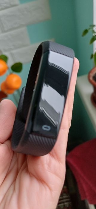 Фитнес-трекер ACME ACT101 Activity Tracker. 
Он отслеживает шаги, расс