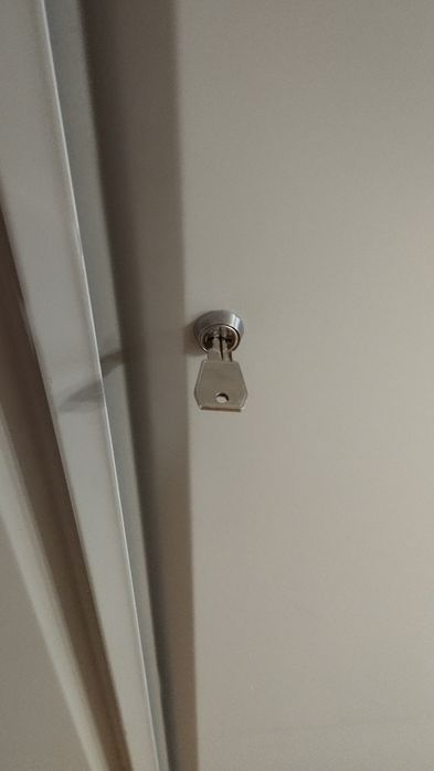 Шафа металева сейфового типу з замком  "ПРАКТИК"