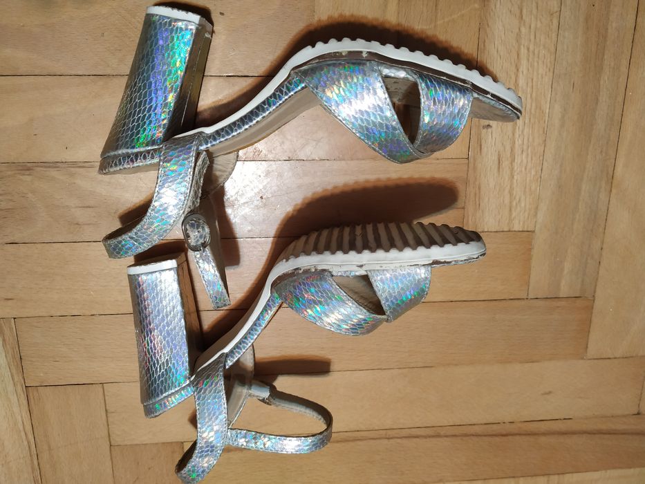 Srebrne holograficzne sandały rozm. 37