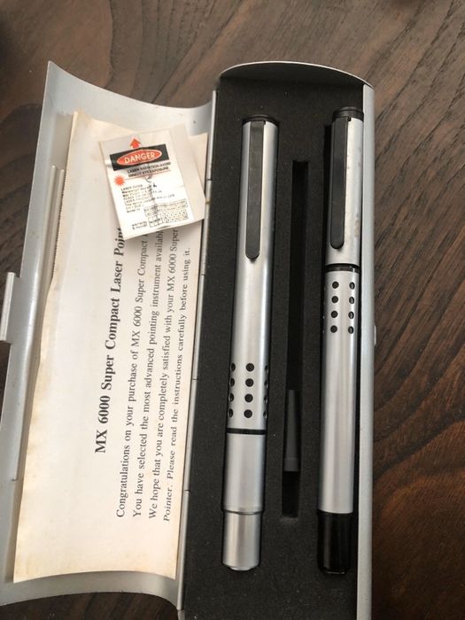 Varios ponteiros laser