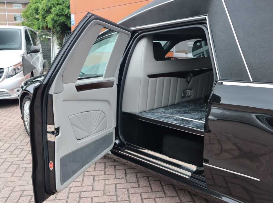 Mercedes-Benz E 200 катафалк
