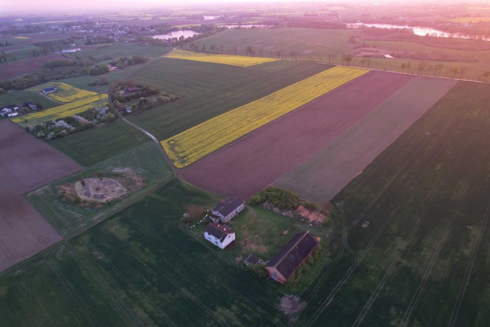 Sprzedam działkę 0,70 ha z budynkami