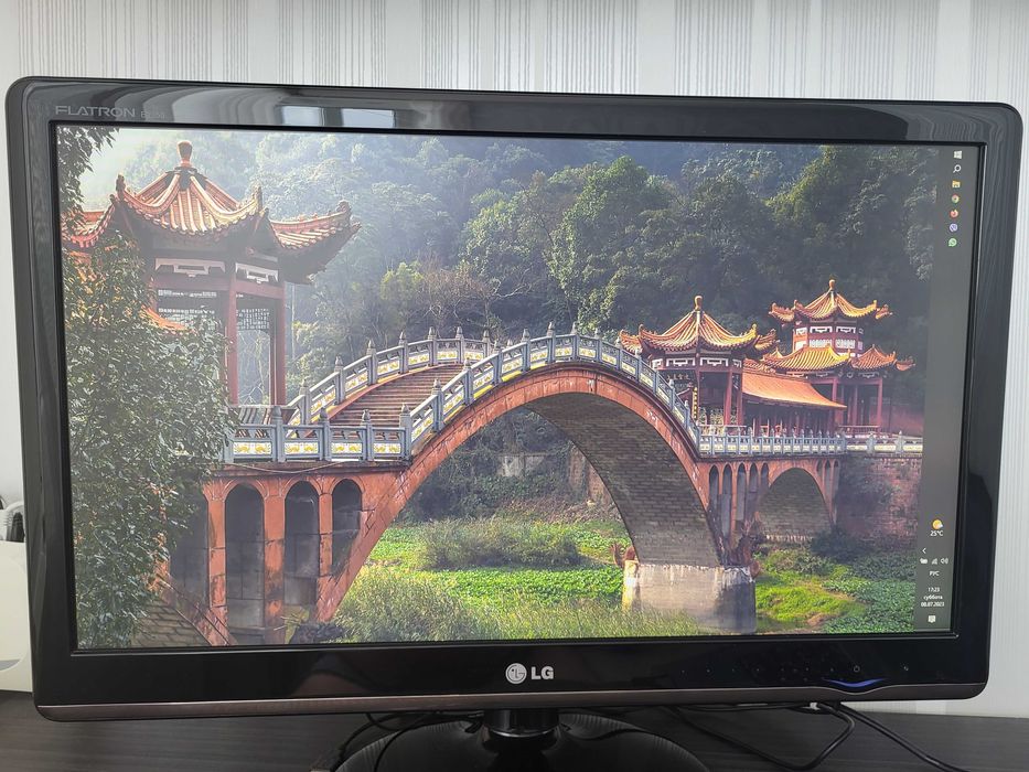 Монитор LG flatron E2350VR-SN