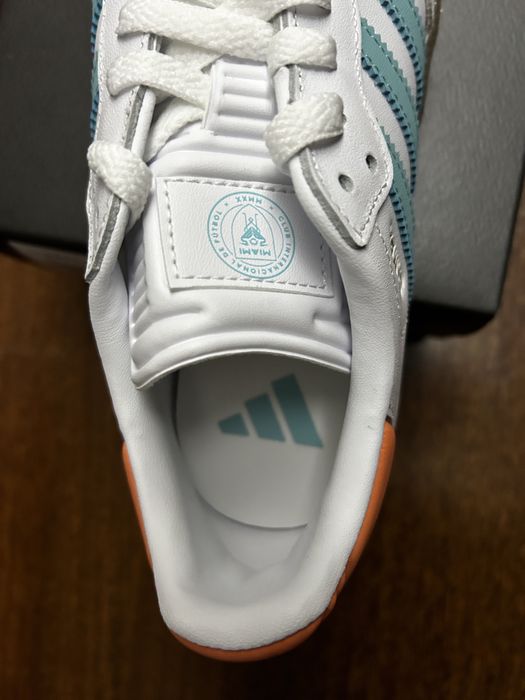 Sapatilhas samba azul turquesa e coral