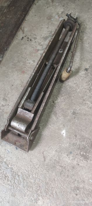 Продам домкрат робочий