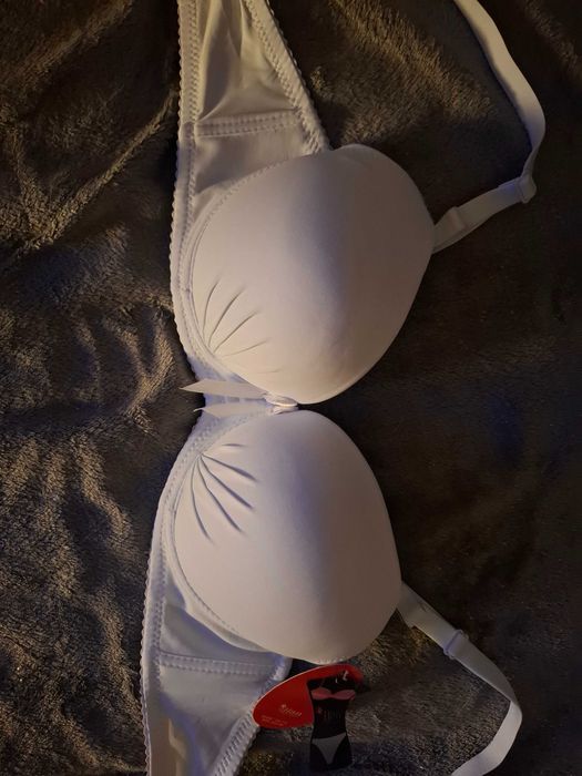 Biustonosz  push - up Nowy, biały
