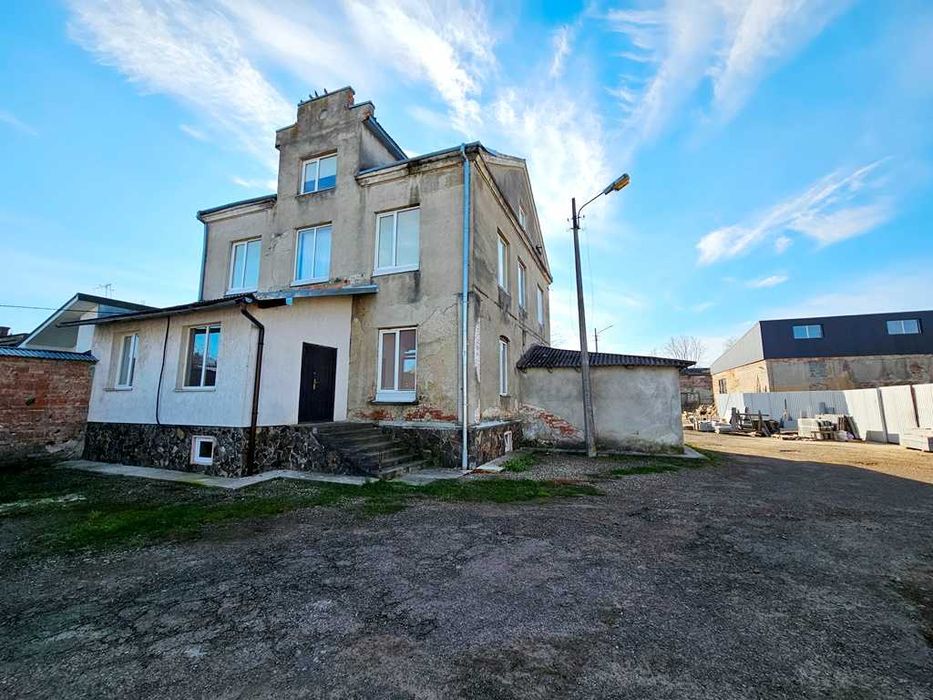 Продається виробничо-офісне приміщення в центральній частині м.Стрий