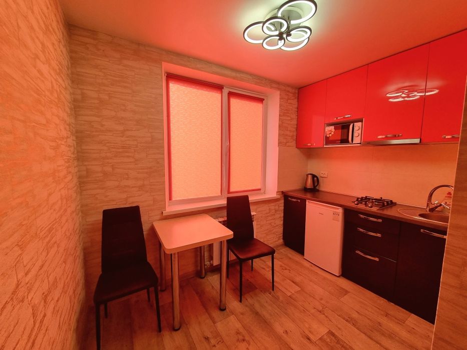 ЛЮКС! Посуточно и почасово Подобово м. Холодная гора, ЖД с балконом! Г