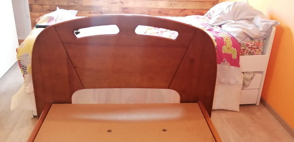 Cama solteiro em cerejeira