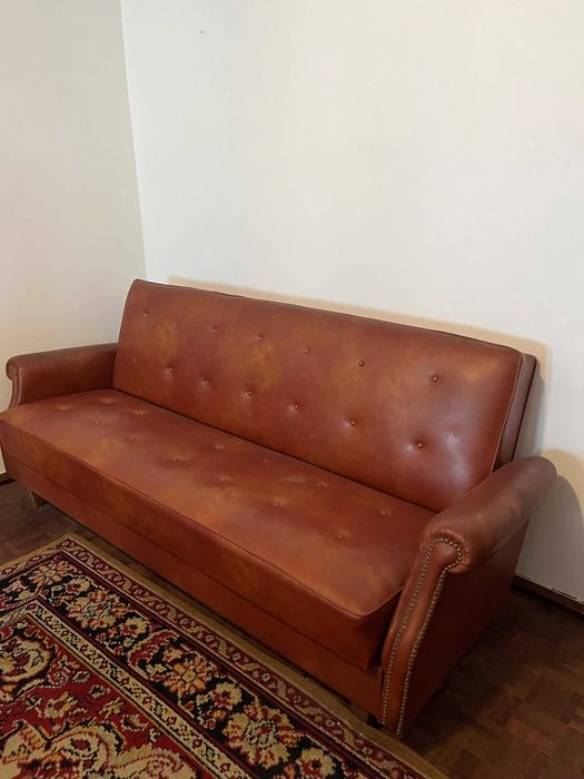 SOFÁ-CAMA em napa