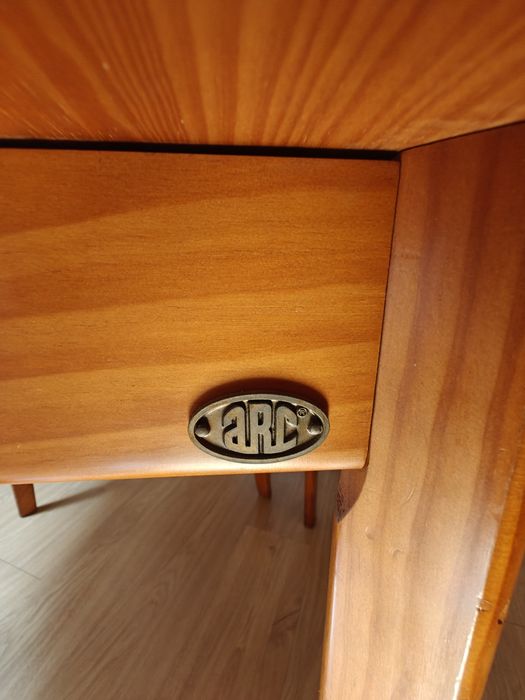 Mesa Oval Extensível em Pinho Maciço ARC + 2 Cadeiras