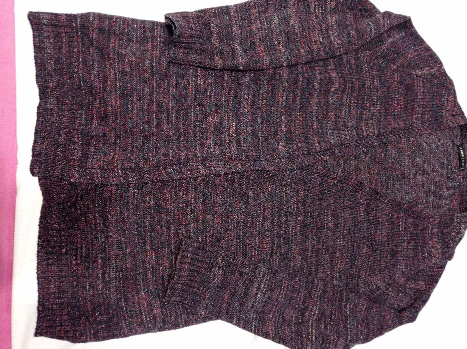 Lekki rozpinany błyszczący sweterek bez guzików