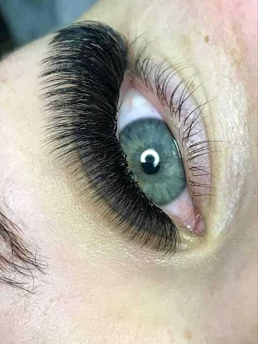 Об'ємне нарощування вій