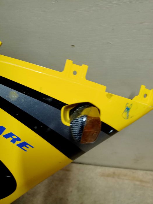 Suzuki GSX-R K1 K2 K3 R600 prawa owiewka boczek owiewka osłona R750