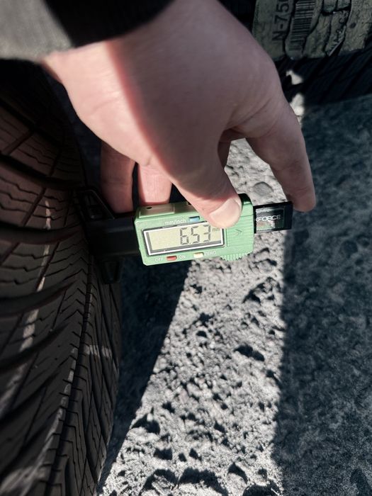 235 40 19 Michelin Pilot Alpin 5 90% Шини Зима