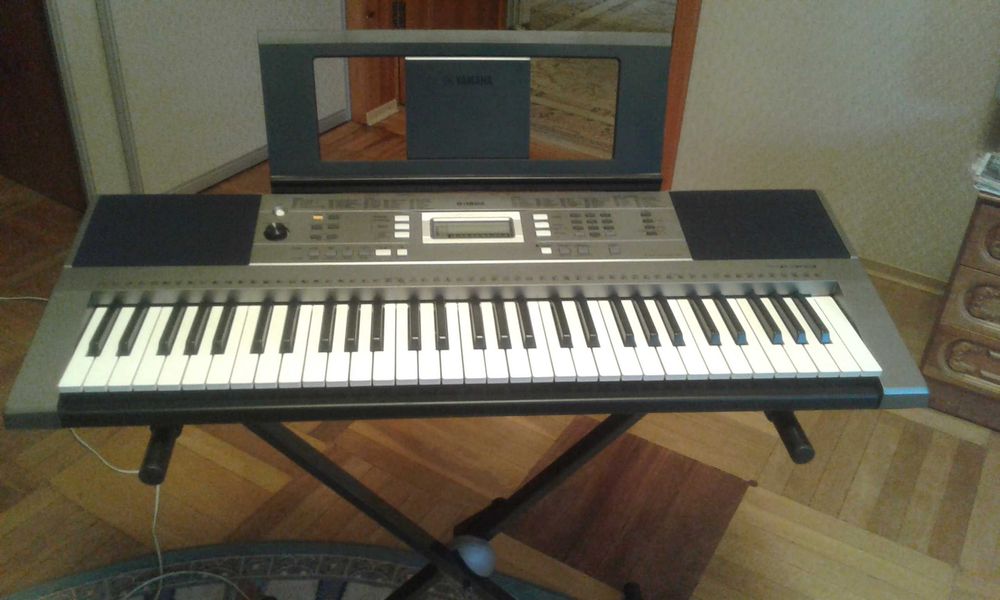 Синтезатор Yamaha PSR-E353 + педаль + стойка