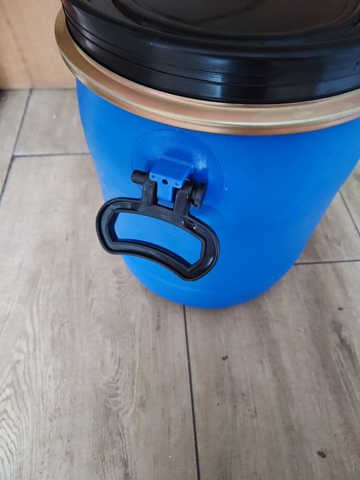 Beczka plastikowa.( 2 sztuki 50 zł)