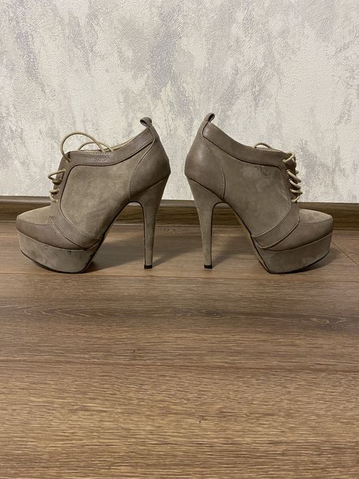 Жіноче взуття на каблуку