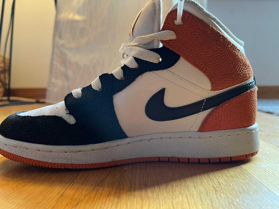 AIR JORDAN 1 MID "Basketball Blossom"