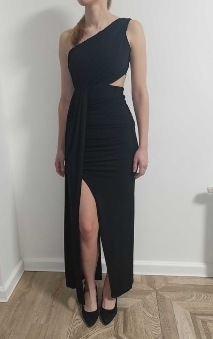 Sukienka długa czarna studniówka