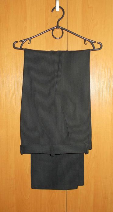 Мужские брюки черного цвета 44р.