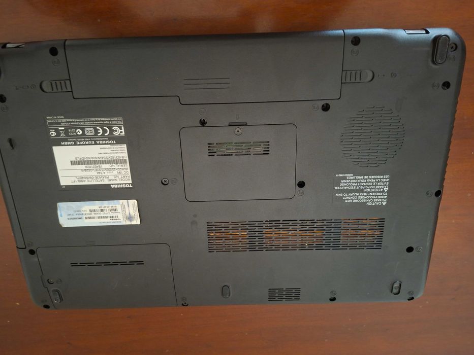 Laptop Toshiba Satellite A660-1FT (bez dysku) stan bdb + ładowarka