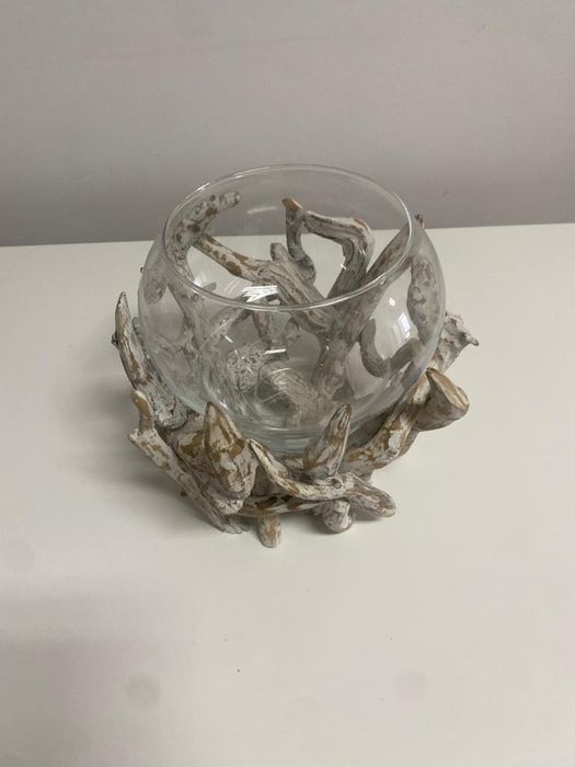 Peça decorativa em madeira e vidro