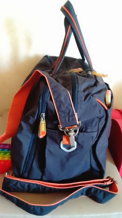 Своя вместительная фирменная дорожная сумка DERBY. Made in Ukraine.