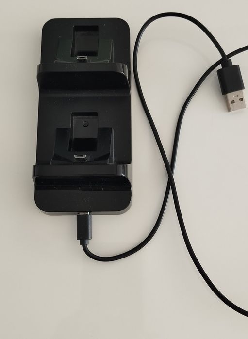 PS4 + comandos+ acessórios