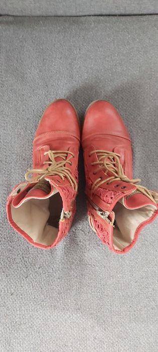Buty ażurowe Mustang 39 25 cm