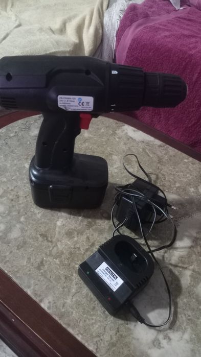 Vendo aparafusadora de 12 v com 15 velocidades com