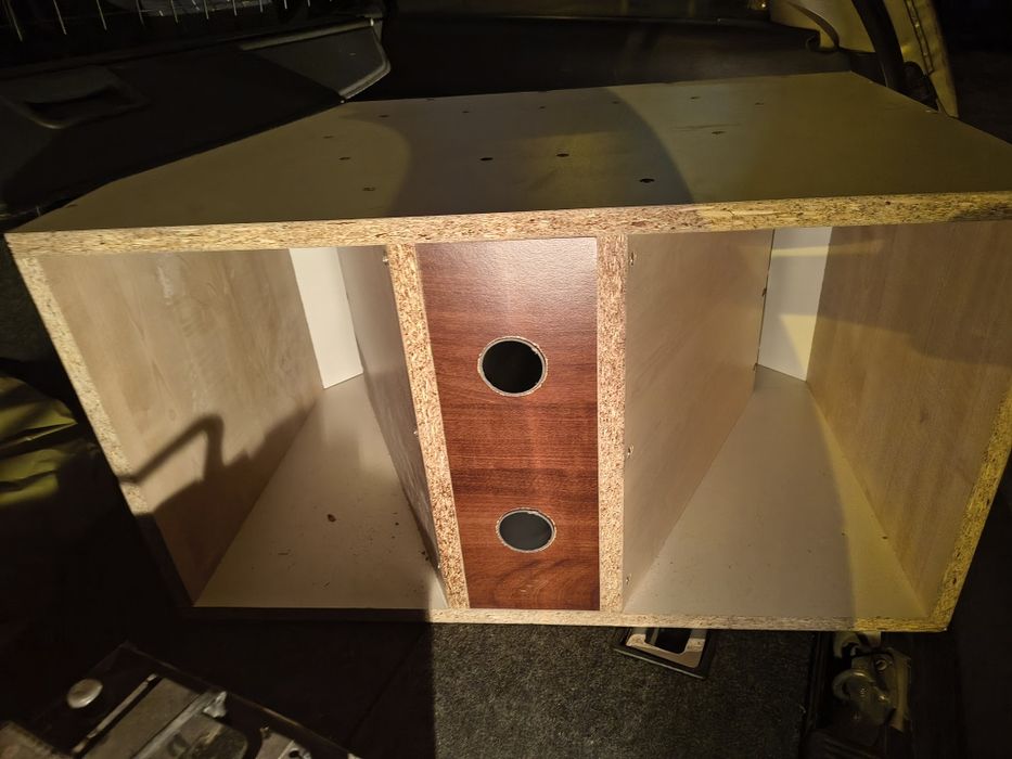 Tuba basowa z wzmacniaczem