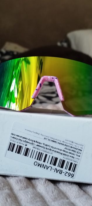 Nowe okulary przeciwsłoneczne dziecięce