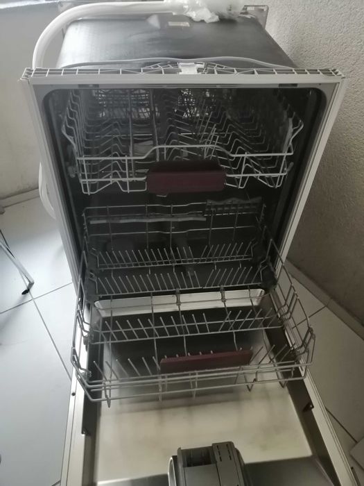 Посудомийна машина NEFF, б/у в гарному стані.