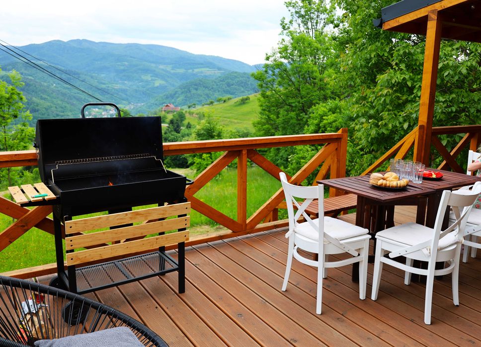 Drewniany domek w górach z tarasem na wynajem. PROMOCJA FERIE