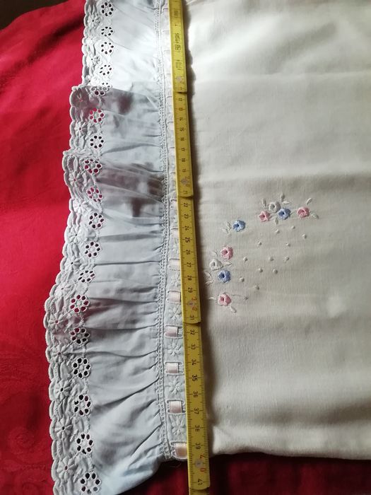 Par de fronhas bordadas antigas