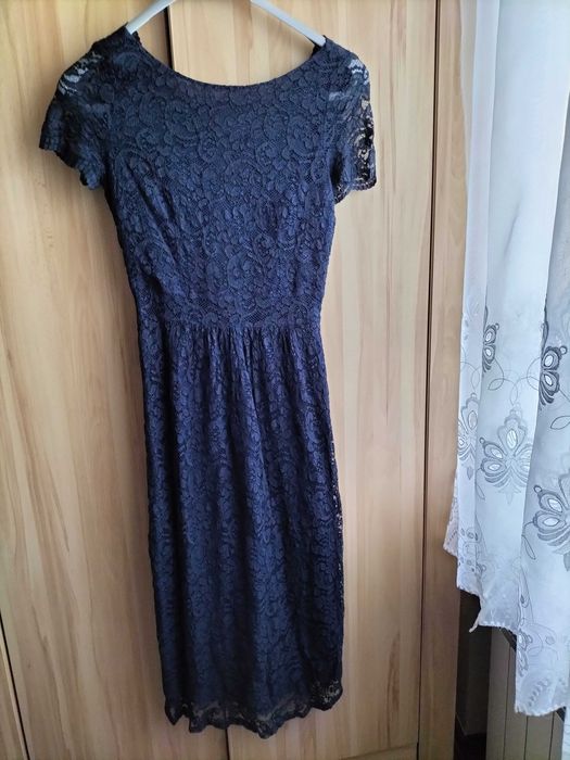 Przepiękna elegancka koronkowa sukienka 36