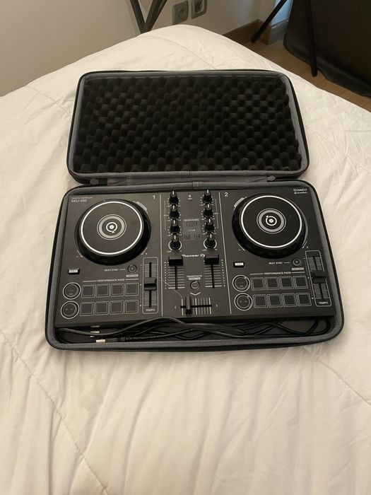 Pioneer ddj 200 (acompanha cabo +  mala de transporte)