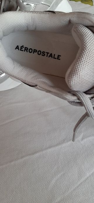 Ténis prateados e brancos n° 37