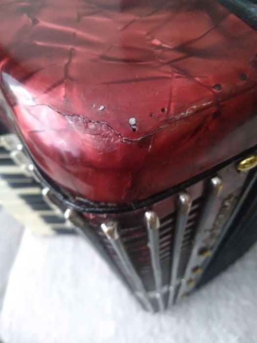 Akordeon 120 basów 4 chóry.