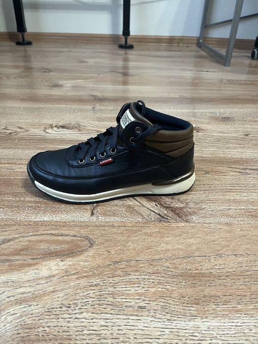 Демисезонные ботинки Levis размер 38