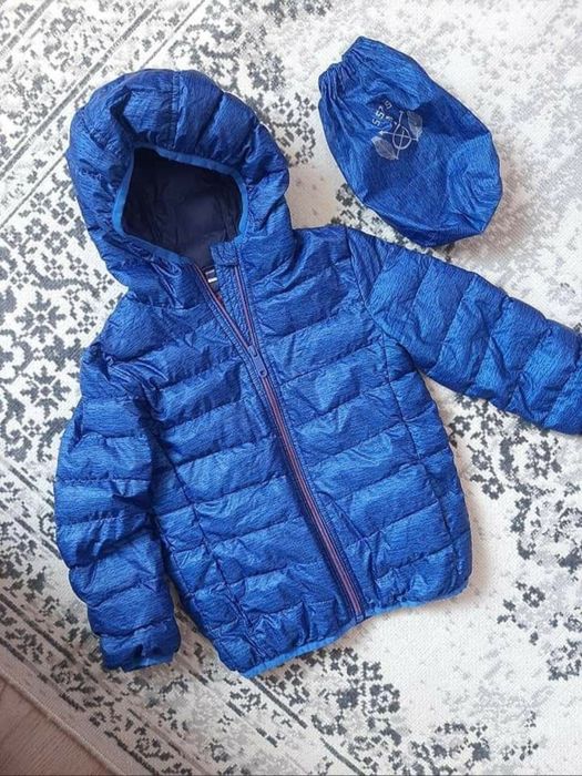 Легка куртка на пуху