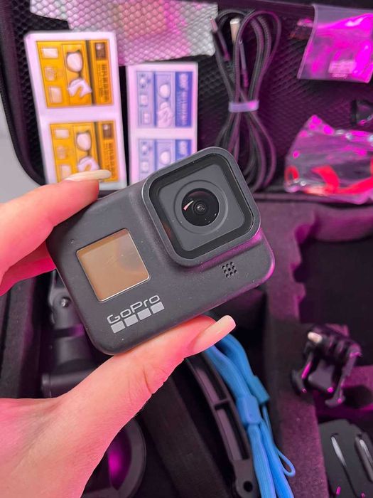 Екшн-камера GoPro Hero 8 з розбитим екраном