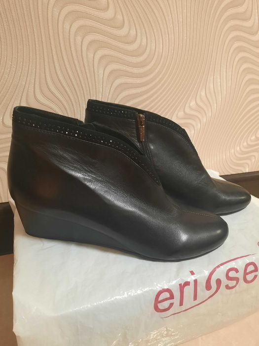 Ботільйони/черевики на танкетці ERISSES