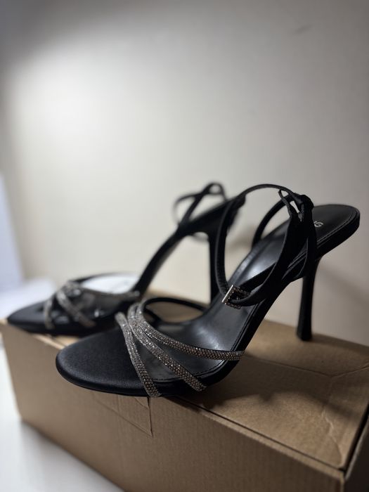 Продам босоножки на каблуке MANGO